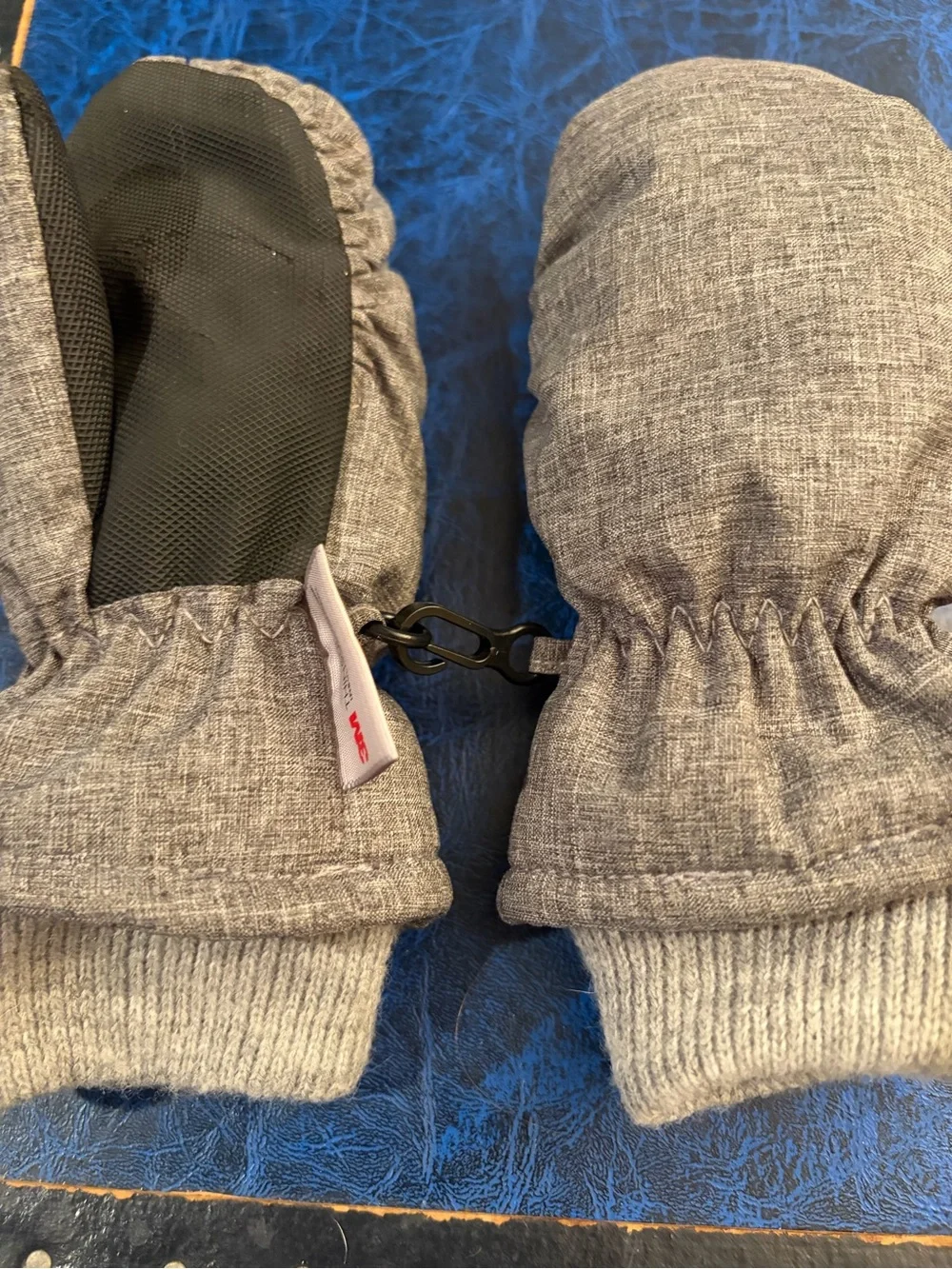 Kids Gray snow gloves